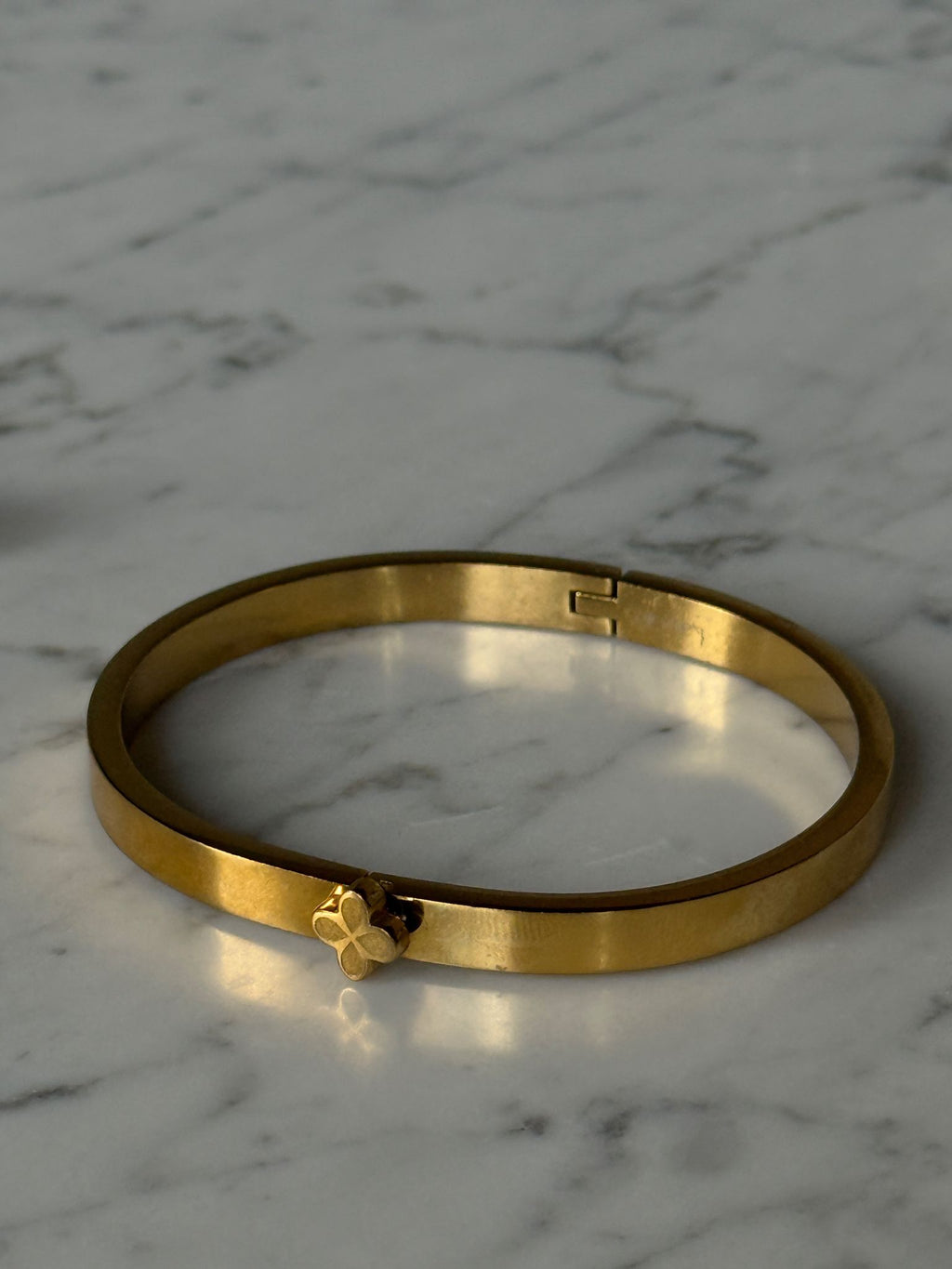 BANGLE BRACELET