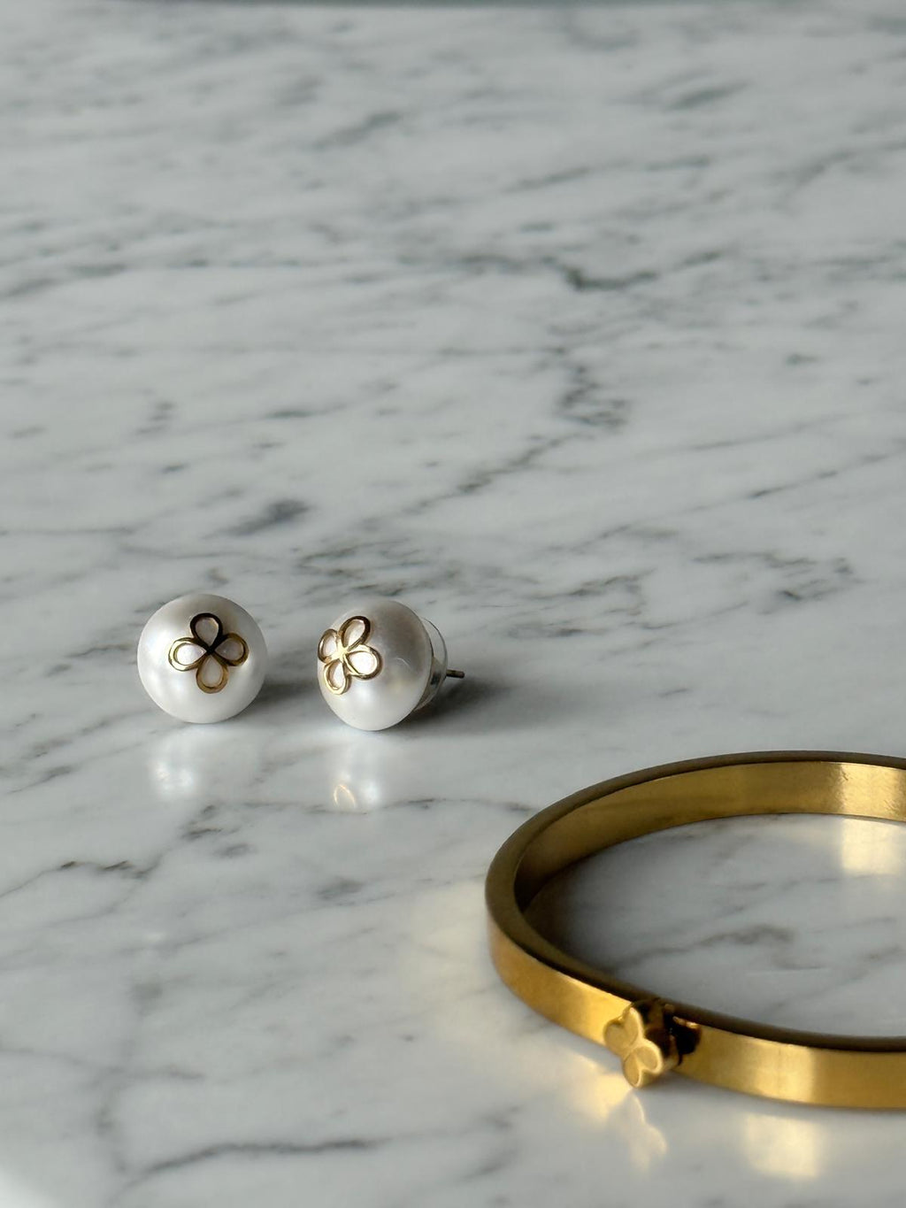 PEARL EARRING
