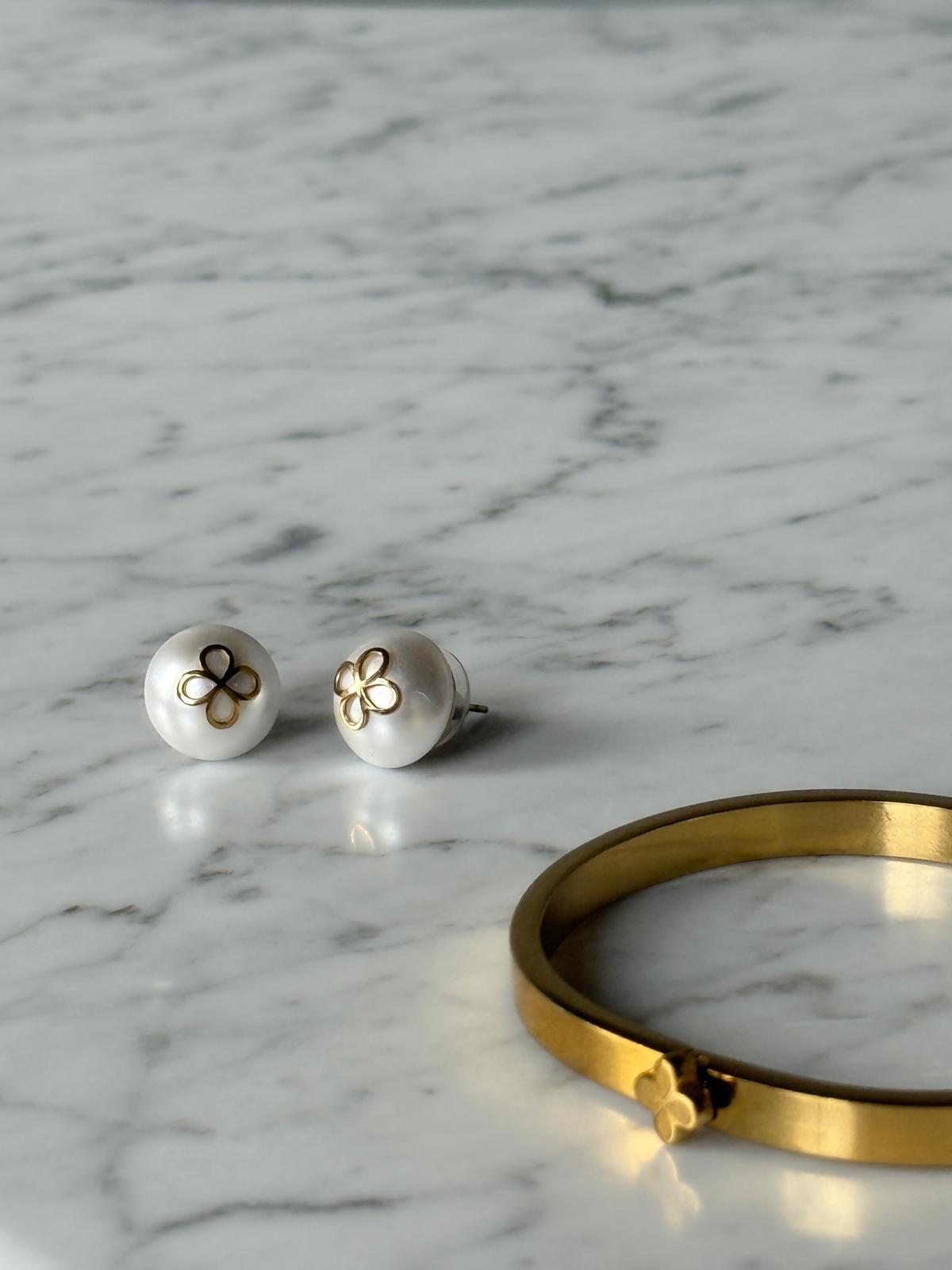 PEARL EARRING
